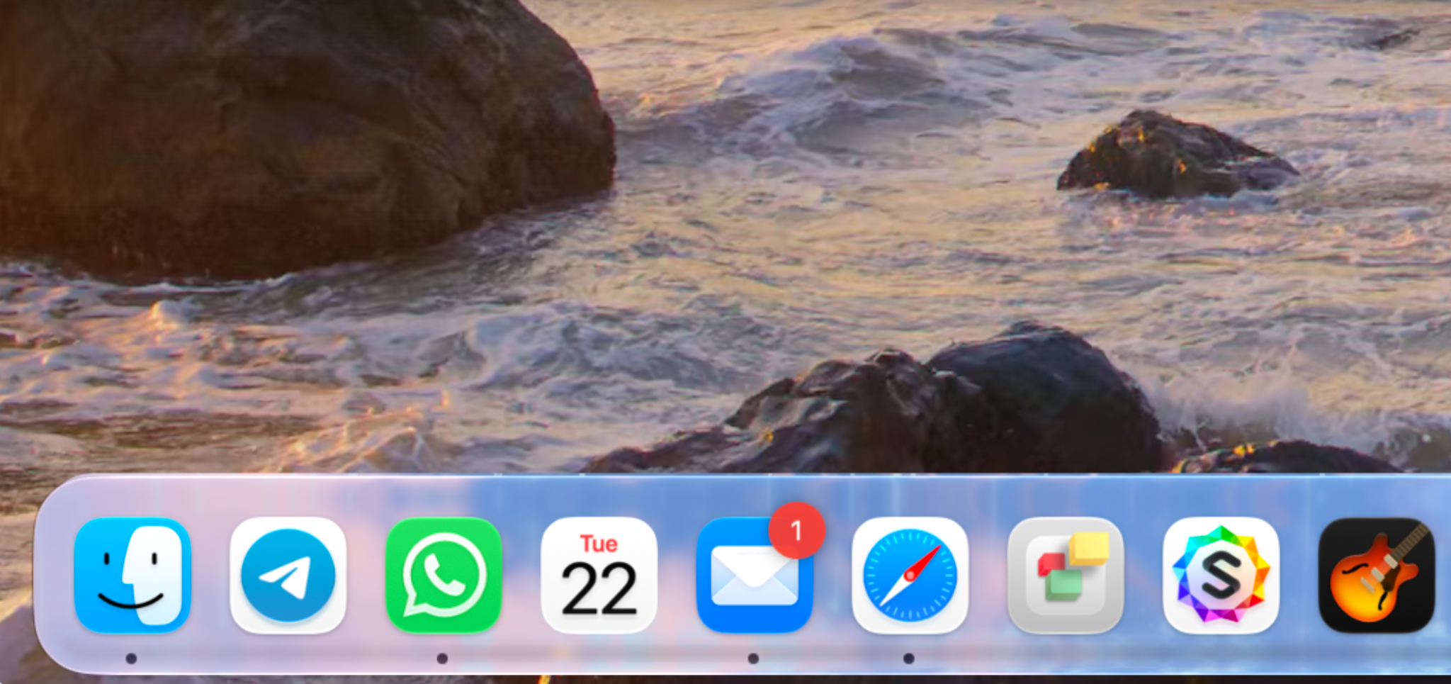 Lucen preview showing a customised translucent macOS Dock over an ocean wallpaper